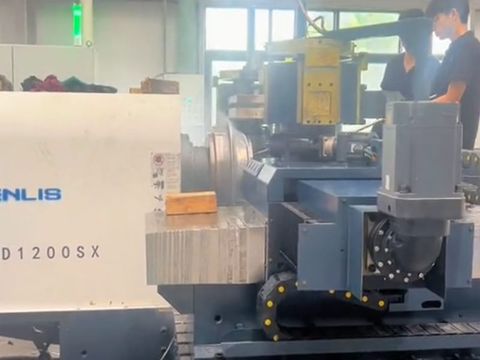 The CNC‑1200 heavy‑duty metal spinning machine supports large‑diameter forming up to Ø1400 mm and high‑precision shaping for thick stainless steel, carbon steel, and aluminum parts. Ideal for oversized and heavy‑duty metal spinning applications.